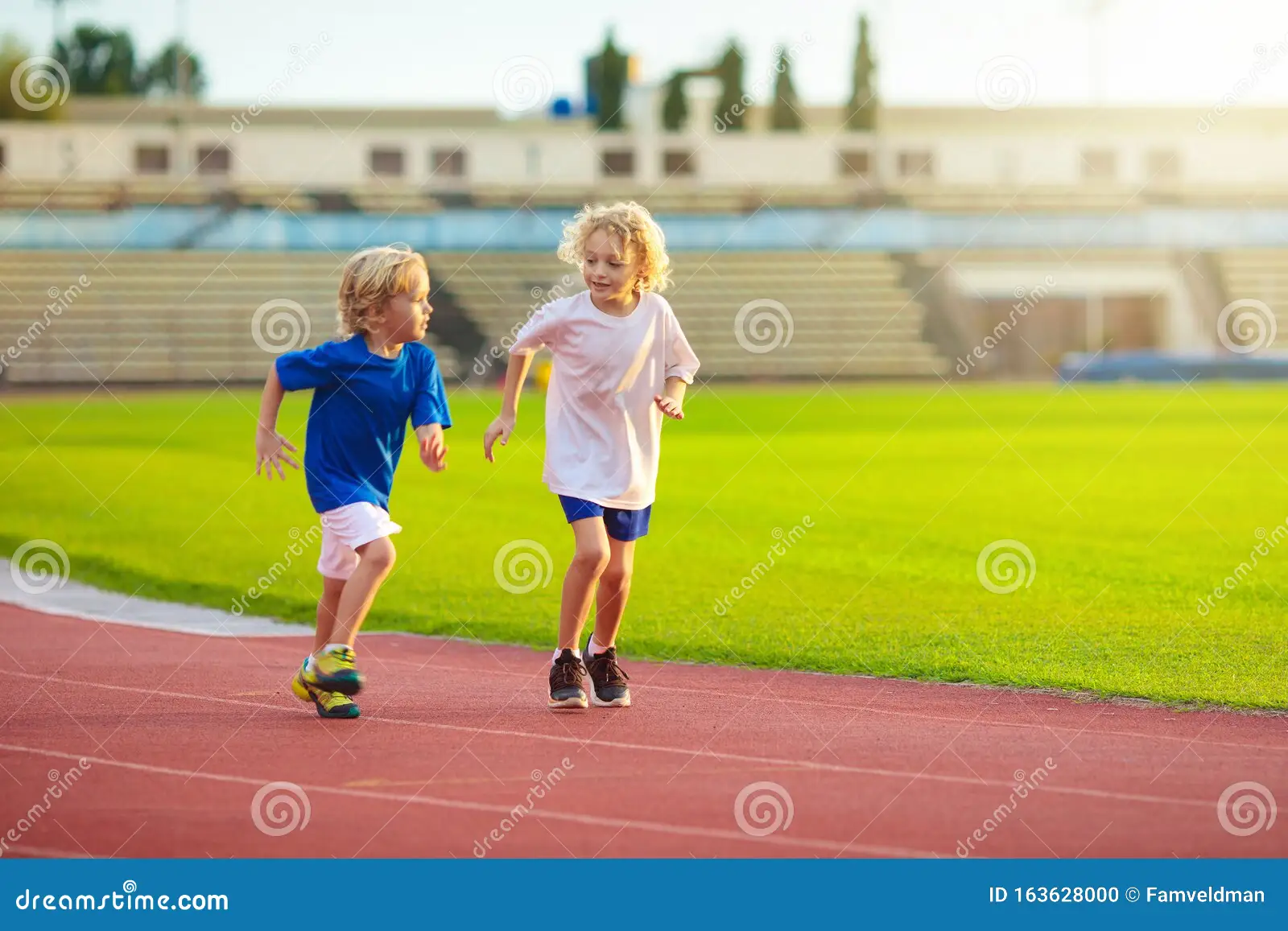 国家德比皇马2-1巴萨5分领跑 近6轮巴萨比皇马多拿9分反超4分