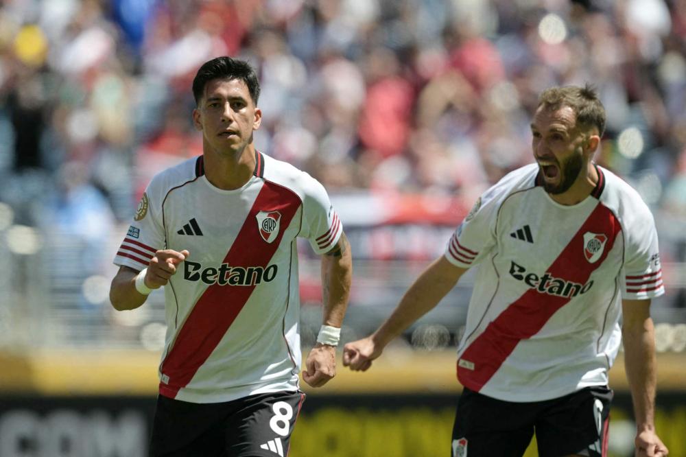 荷甲战报：诺约克斯梅开二度，SBV精英2-1战胜阿贾克斯