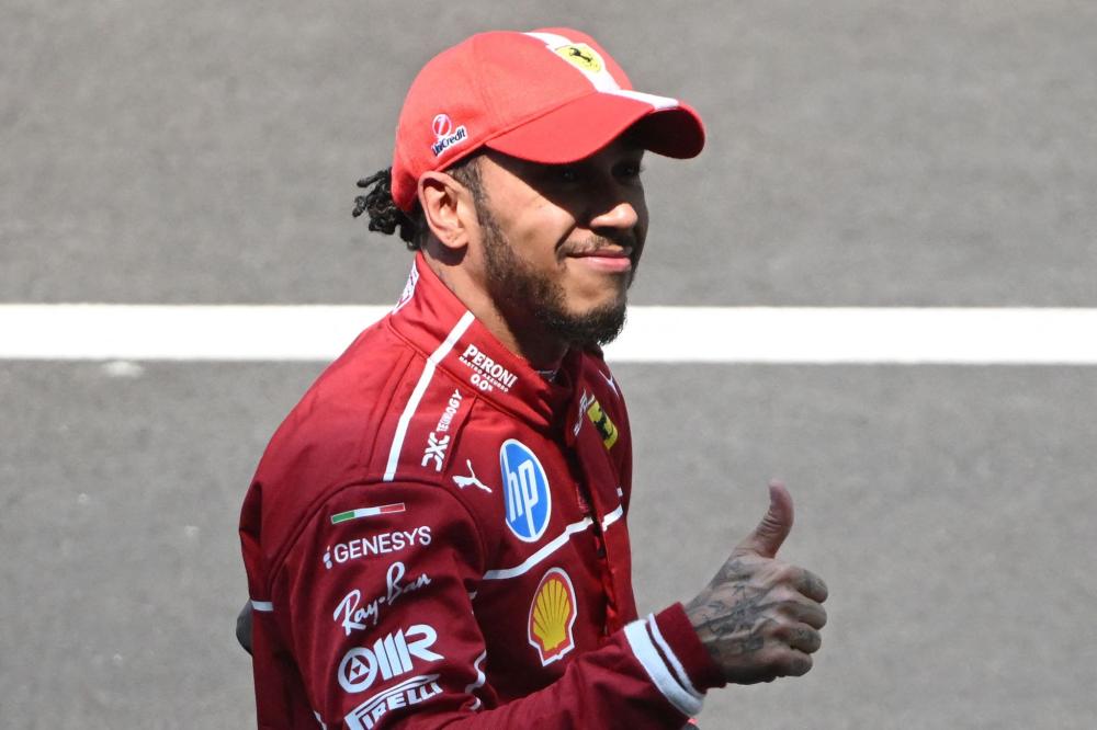 哈兰德晒与母亲、哥哥合照：老大、我和我哥